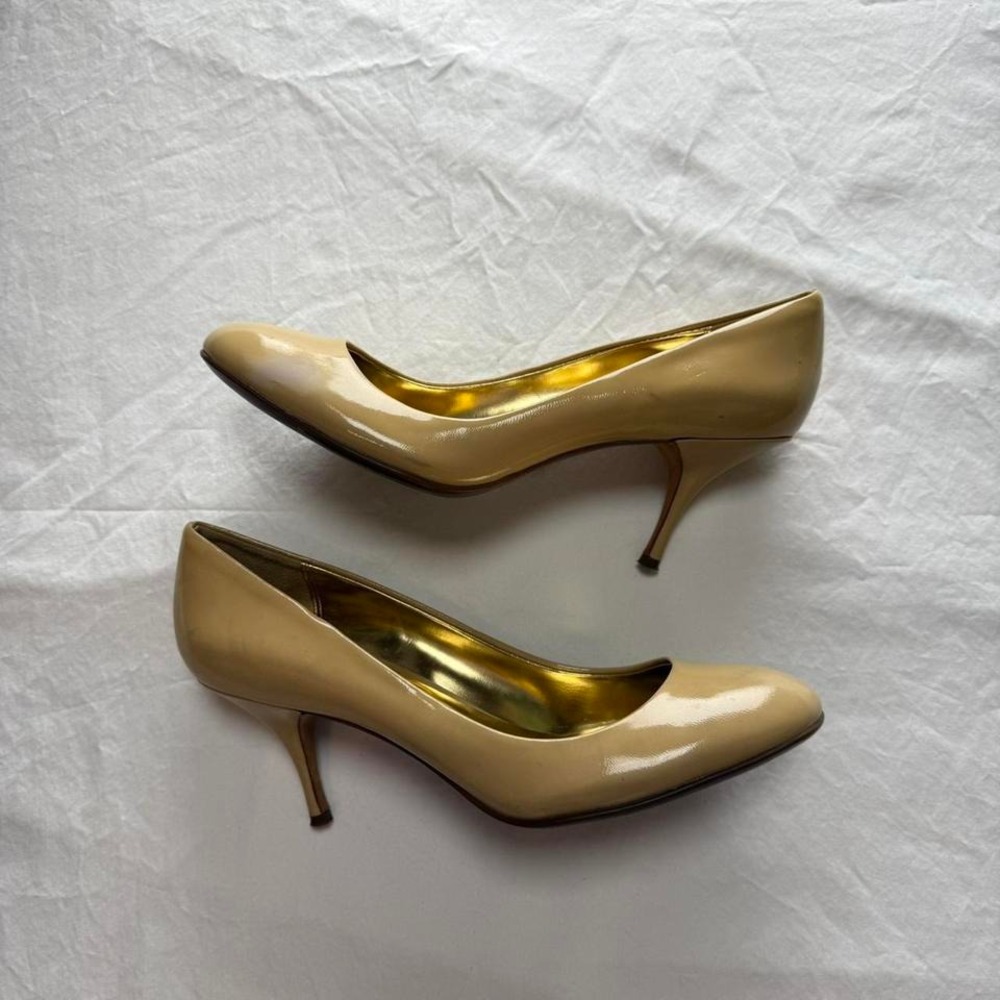 Coach Salma Beige Patent Leather Closed-Toe Heel Pump Sz 8.5 / 9 Luxury Preppy